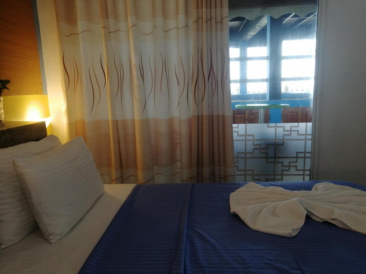 Le Petit Hotel & Restaurant Negombo Exterior photo