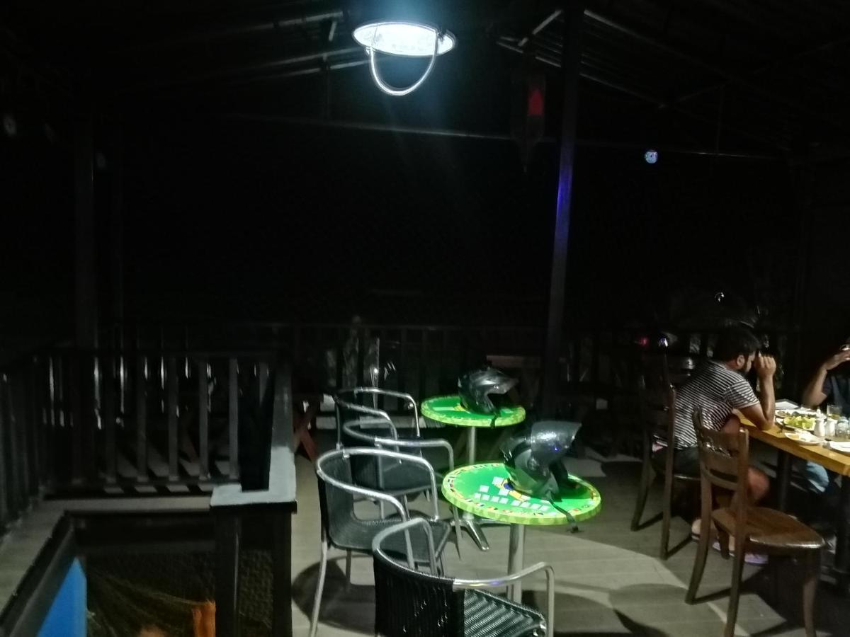 Le Petit Hotel & Restaurant Negombo Exterior photo