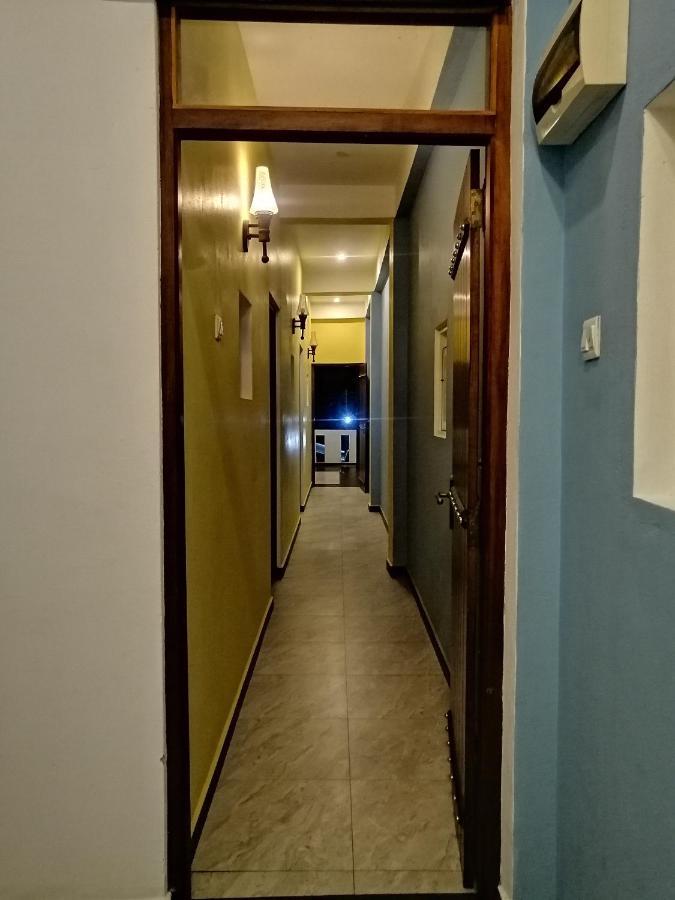 Le Petit Hotel & Restaurant Negombo Exterior photo