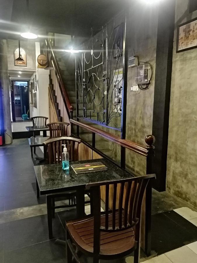 Le Petit Hotel & Restaurant Negombo Exterior photo