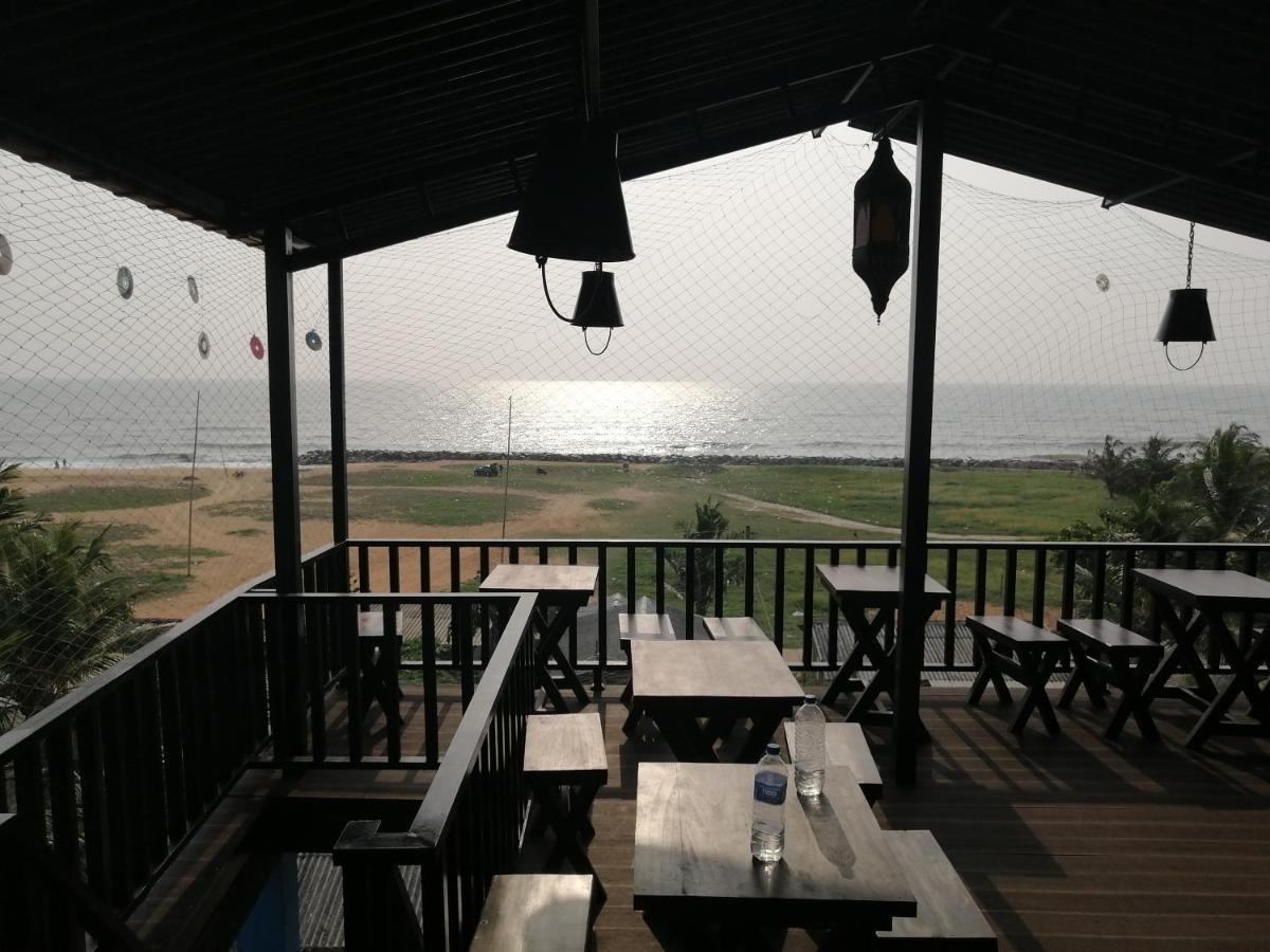 Le Petit Hotel & Restaurant Negombo Exterior photo